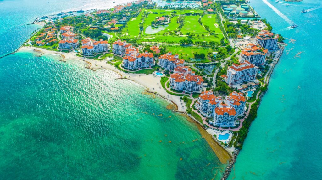 fisher island miami con zipcode 33109 considerado una de las zonas mas caras y excluvias de miami asi como tambien uno de los mas lujosos de estados unidos